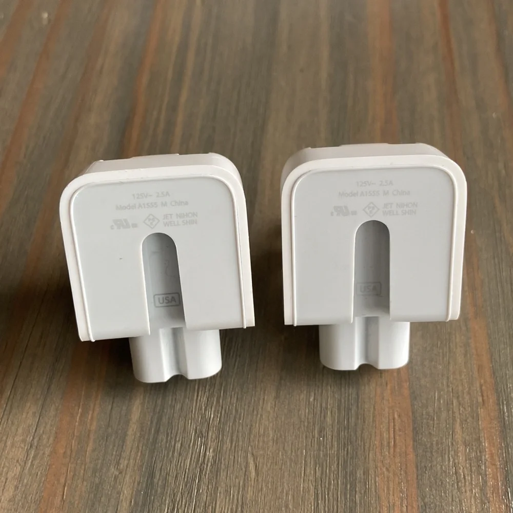 AC wall adapter or “duck head” (USA) - set of 5
